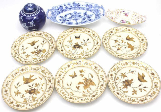 LOT OF MIXED PORCELAIN DINNERWARE: LOT OF MIXED PORCELAIN DINNERWARE A "Blue Onion" pattern serving bowl with a blue floral and onion motif. The handles are shaped as stems. The bottom is stamped "Meissen", 11.5" long. Small candy dish