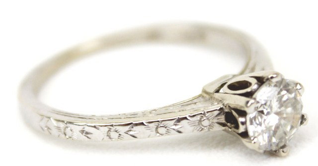 LADIES 14K WHITE GOLD DIAMOND SOLITAIRE 0.5 CT: LADIES 14K WHITE GOLD DIAMOND SOLITAIRE 0.5 CT A ladies antique 14K white gold ring with a single diamond of approximately 0.5 ct, SI clarity and I color. Weight: 2.1g Size: 5.5 Condition: VGC Est. 20