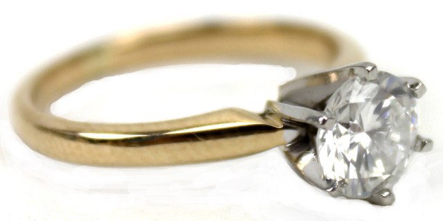 LADIES 14K GOLD 1 CT DIAMOND ENGAGEMENT RING: LADIES 14K GOLD 1 CT DIAMOND ENGAGEMENT RING Ladies 14K diamond solitaire engagement ring. Approximately a 1 ct. prong-set diamond of SI-2 clarity and G color. There is a tiny chip to the edge of the 