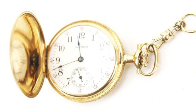 1907 LADIES 14K WALTHAM HUNTER POCKET WATCH: 1907 LADIES 14K WALTHAM HUNTER POCKET WATCH 1907 Waltham movement No. 15873088, in 14K yellow gold Dueber hunter case, No. 9098880. Showcased on the front is a bird in flight and on the back of a farm