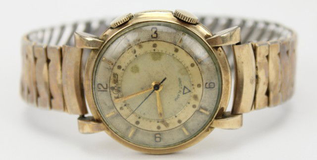 VINTAGE MENS LECOULTRE WATCH WRIST ALARM: VINTAGE MENS LECOULTRE WATCH WRIST ALARM A vintage Men's gold filled LeCoultre watch "wrist alarm". 17 jewel movement 489/1 with serial number 755,563. 10K gold filled case, serial number 118,268. Som