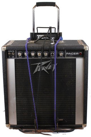 PEAVEY PACER 150 WATT AMP WITH MICROPHONE: PEAVEY PACER 150 WATT AMP WITH MICROPHONE Peavey Pacer amp. 8 OHM, 150 Watt, 100 SS Series, with 2 inputs for the same channel and distortion, reverb, bass, treble ,middle ...etc all can be adjusted f
