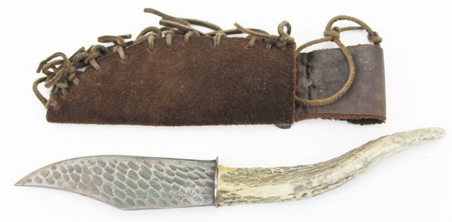CUSTOM SKINNING KNIFE WITH STAG HORN GRIP: CUSTOM SKINNING KNIFE WITH STAG HORN GRIP Hand made blade of 5" with attached stag horn grip. Contained in a soft leather sheath. Size: 11" over all Condition: VGC Est. 100-200 Lot 18704