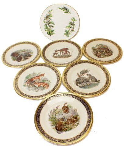 6 LENOX BOEHM WOODLAND WILDLIFE COLLECTOR PLATES: 6 LENOX BOEHM WOODLAND WILDLIFE COLLECTOR PLATES Six of the Lenox Boehm collector series plates. Including: Raccoons 1973, Red Fox 1974, Cottontail Rabbits 1975, Eastern Chipmunk 1976, Beaver 1977, an