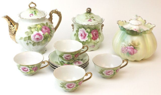 ANTIQUE RS PRUSSIA PARTIAL TEA SET: ANTIQUE RS PRUSSIA PARTIAL TEA SET PS Prussia marked tea set containing; Four tea cups with saucers, one tea pot, and two sugar bowls. In a rose flowery pattern. Condition: VGC Est.50-150
