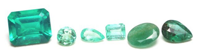 6 EMERALD LOOSE GEMSTONES 15 CTW: 6 EMERALD LOOSE GEMSTONES 15 CTW 6 loose gemstones; 3 emeralds and 3 Colombian emeralds. Emeralds: Oval cut emerald of 2.15 cts, emerald cut of approximately 9.3 cts, and a pear cut of approximately 1
