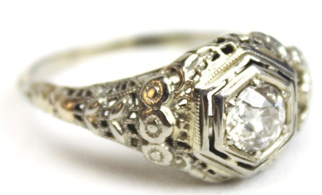 LADIES ANTIQUE 18K WHITE GOLD DIAMOND RING: LADIES ANTIQUE 18K WHITE GOLD DIAMOND RING 18K white gold antique art deco filigree ring with a center mine cut diamond of approximately a 0.5 ct SI clarity and I color. Weight: 2.6g Size: 7.5 Conditi