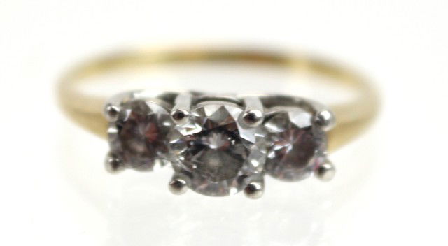 LADIES 14K GOLD DIAMOND FASHION RING: LADIES 14K GOLD DIAMOND FASHION RING A ladies 3 diamond fashion ring, having a center diamond of approximately .5ct and 2 accent diamonds of approximately .2 ct. each. the diamonds are all prong-set.