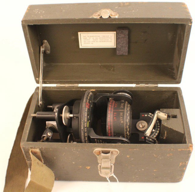 VINTAGE US MILITARY ASTRO COMPASS MKII: VINTAGE US MILITARY ASTRO COMPASS MKII Housed in it's original box. Part No D500. Condition: Light wear, generally good. EST. 75-100