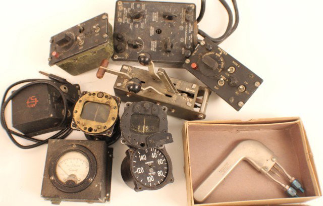 US AIR FORCE INSTRUMENT LOT OF 10: US AIR FORCE INSTRUMENT LOT OF 10 Reclaimed instrument units from US aircraft. Switch units, compass units, Fire control tester, Pilot static tube, bomb drop release. Condition: Light wear, generally 