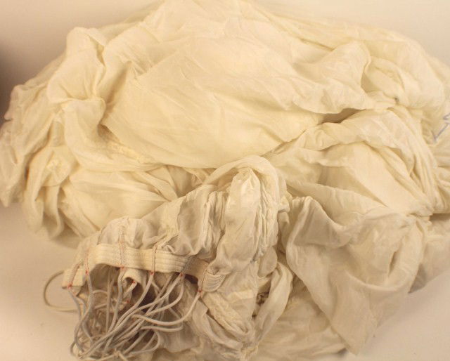WW2 US MILITARY WHITE SILK PARACHUTE CANOPY