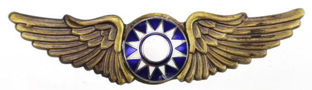 WW2 CHINESE FLYING TIGERS PILOTS WING: WW2 CHINESE FLYING TIGERS PILOTS WING Clutch back gilt metal badge with blue and white enameling. Numbered 356. Size: 2.75" Condition: Very minor wear EST. 75-150