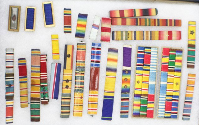 US MILITARY MEDAL RIBBON BARS WW1 & LATER: US MILITARY MEDAL RIBBON BARS WW1 & LATER WW1 through WW2 medal ribbon bars and unit citation badges. Many medals represented Size: Full size Condition: Fair/good EST. 50-100