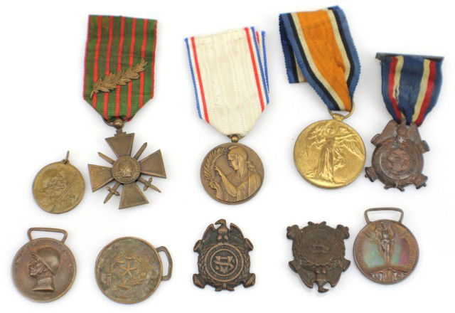 WW1 OVERSEAS MILITARY MEDAL LOT OF 10: WW1 OVERSEAS MILITARY MEDAL LOT OF 10 WW1 medals from various European countries including British Victory medal named to 50225 PTE Newsome Welsh Regiment. French medals and Italian. Size: Full size C