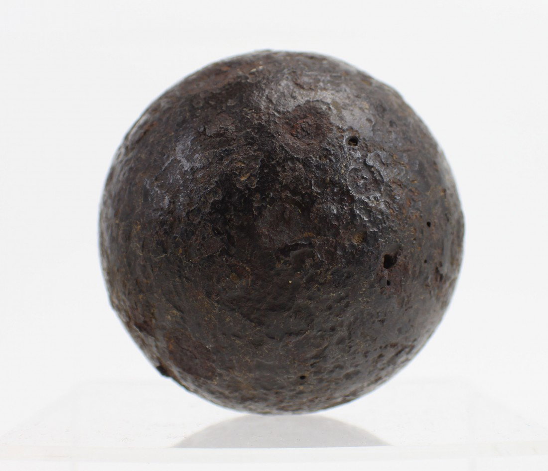 CIVIL WAR SOLID SHOT CANNON BALL: CIVIL WAR SOLID SHOT CANNON BALL. 5.6 pound 3.5 inch iron solid shot Civil War cannon ball. Some pitting but in overall good condition. Condition: Good. Est: 100-200
