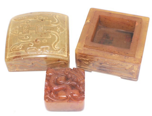 ANTIQUE CHINESE CARVED SHOUSHAN STONE SEAL: ANTIQUE CHINESE CARVED SHOUSHAN STONE SEAL A boxed square seal (chop). The box is carved with zoomorphic mythical creatures in relief. The seal block is deeply carved in positive early text, the top i