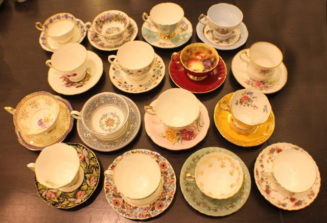 ENGLISH TEA CUP AND SAUCER SET: ENGLISH TEA CUP AND SAUCER SET This set features 16 teacup and saucer sets. Some of the makers include Queen Anne, Adderley, Aynsley, Paragon, Tuscan, Royal Minster, Royal Albert, Royal Standard, Mint