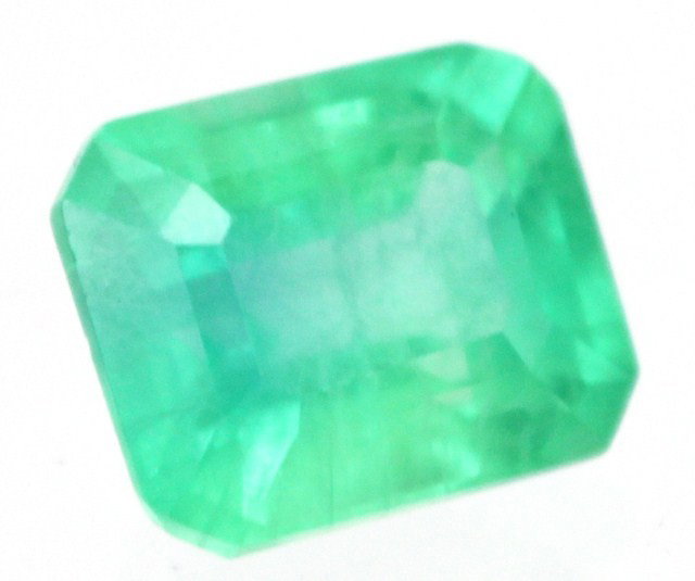 COLOMBIAN EMERALD LOOSE GEMSTONE 6.1 CTS: COLOMBIAN EMERALD LOOSE GEMSTONE 6.1 CTS 6.1 ct Colombian emerald.