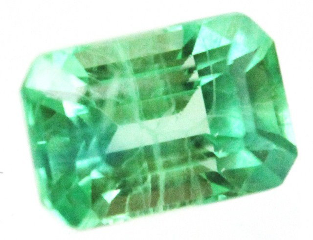COLOMBIAN EMERALD LOOSE GEMSTONE 5.5 CTS: COLOMBIAN EMERALD LOOSE GEMSTONE 5.5 CTS 5.5 ct Colombian emerald.