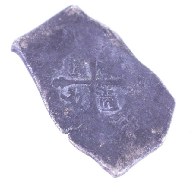 8 REALE SPANISH SHIPWRECK COIN - 1715 PLATE FLEET: 8 REALE SPANISH SHIPWRECK COIN - 1715 PLATE FLEET A very nice Spanish silver 8 Reale shipwreck coin from the 1715 Spanish Plate Fleet. Discovered off the coast o Vero Beach, FL in the 1960's by Mel Fi
