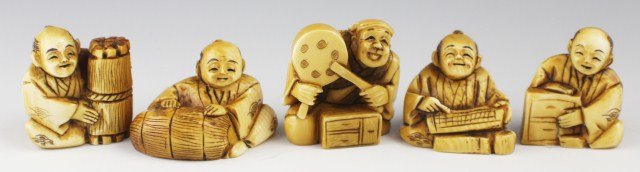 5 SIGNED CARVED IVORY MUSICIAN NETSUKE: 5 SIGNED CARVED IVORY MUSICIAN NETSUKE 5 stained elephant ivory carvings of men playing various instruments. Size: 1-1.5"
