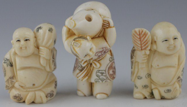 3 IVORY CARVED NETSUKE MEN INCLUDING AN IMMORTAL: 3 IVORY CARVED NETSUKE MEN INCLUDING AN IMMORTAL Three elephant ivory carved netsuke men including the chief of the immortals Chung-Li Ch'uan. The two sitting men are Chung-Li Ch'uan. The third man is
