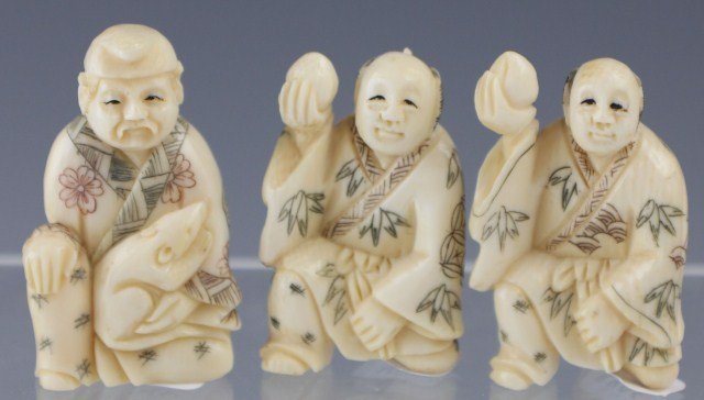 3 SIGNED CARVED IVORY NETSUKE KNEELING MEN: 3 SIGNED CARVED IVORY NETSUKE KNEELING MEN Three hand carved mammoth ivory netsuke depicting kneeling men in kimono. Two are holding fruit, and the other is holding a rodent. All are signed. Size: 1.5