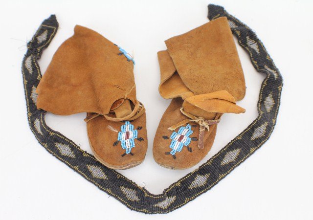 NATIVE AMERICAN BEADED HEADBAND AND CHILDS BOOTS: NATIVE AMERICAN BEADED HEADBAND AND CHILDS BOOTS Lot includes a beaded black headband consisting of mostly black beads with gold outlining and clear geometric patterns, and a pair of children's hide b