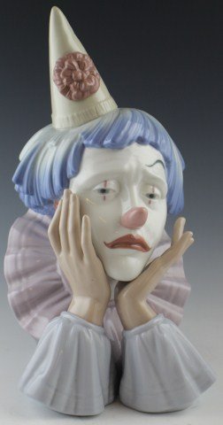 LLADRO PORCELAIN FIGURE - #5129 CLOWN'S HEAD (B): LLADRO PORCELAIN FIGURE - #5129 CLOWN'S HEAD (B) 01005129 CLOWN'S HEAD (B). Issue Year: 1982. Retirement Year: 2001. Sculptor: José Puche. Figure comes in original box. Size: 13''