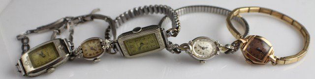 LOT OF 5 VINTAGE LADIES WATCHES BULOVA ELGIN: LOT OF 5 VINTAGE LADIES WATCHES BULOVA ELGIN Lot includes 3 ladies Bulova and 2 ladies Elgin watches. Of the watches the Jewels are: 15, 17, 23 and 25. The Bulova watches are marked 10K and 14K rolled