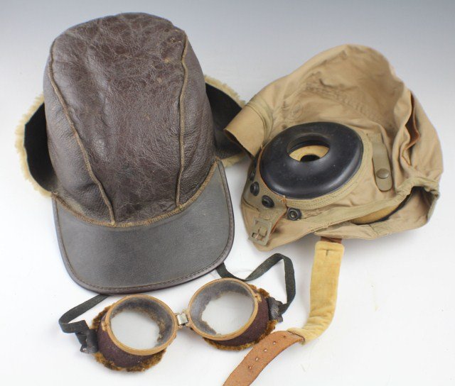 WWII ARMY AIR FORCES AIRCREW HELMET AN-H-15: WWII ARMY AIR FORCES AIRCREW HELMET AN-H-15 A museum quality example of this type of aircrew helmet. With a later fur lined leather ground crew hat and a pair of early goggles.
