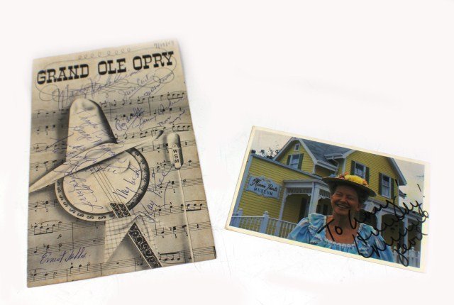 1954 GRAND OLE OPRY PLAYBIL AND MINNIE PEARL CARD: 1954 GRAND OLE OPRY PLAYBIL AND MINNIE PEARL CARD Grand Ole Opry Autographed Program from July 17, 1954. Includes the following autographs; Minnie Pearl, Grandpa Jones, Marty Robbins, June Carter, Ern