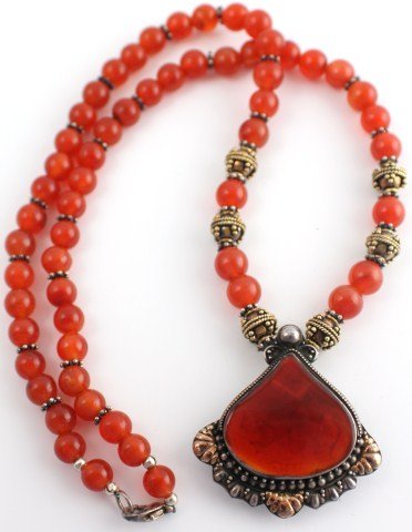 LADIES STERLING SILVER & CARNELIAN BEADED NECKLACE: LADIES STERLING SILVER & CARNELIAN BEADED NECKLACE Carnelian beaded necklace with sterling silver carnelian pin/pendant. Beads measure 8mm. Weight: 71.8g, Size: 23", Est. 100-200, Lot 30544