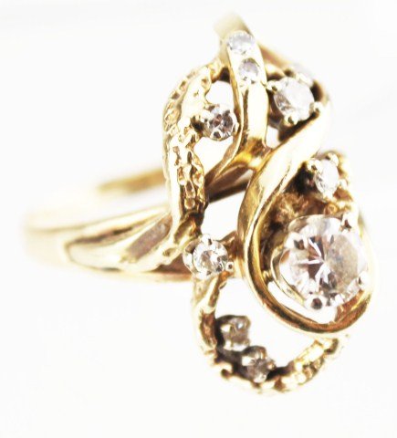 LADIES 14K GOLD DIAMOND FASHION RING: LADIES 14K GOLD DIAMOND FASHION RING A ladies 14K yellow gold cluster ring featuring a round cut diamond of approximately 0.75 ct, SI clarity and H-J color. In a swirled nugget style setting, accented