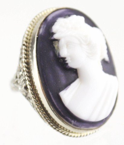 LADIES 14K WHITE GOLD CAMEO RING: LADIES 14K WHITE GOLD CAMEO RING Black and white cameo, bezel set in a 14K white gold filigree setting. Minor paint loss to the black background. Weight: 7.8g, Size: 3.75, Est. 150-300, Lot 30642