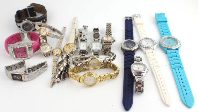 LOT OF 16 WOMENS QUARTZ WRIST WATCHES FOSSIL AK +: LOT OF 16 WOMENS QUARTZ WRIST WATCHES FOSSIL AK + A grouping of 16 women's wrist watches. Including 5 Fossils, Relic, Anne Klein, Sarah Coventry, Carrage, and others. , Size: Varies, Est. 100-200, Lot