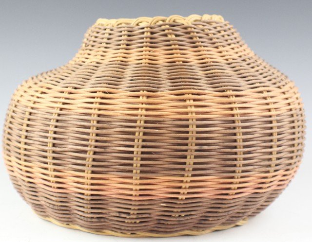 EARLY 20TH CENTURY NATIVE AMERICAN WOVEN BASKET: EARLY 20TH CENTURY NATIVE AMERICAN WOVEN BASKET Native American woven basket possibly Seminole in origin. Hand woven with pine straw. Circa 1919. Size: 7 x 10", Est. 50-100, Lot: 32136