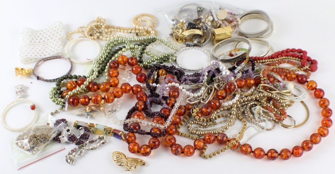 THREE POUNDS OF LADIES COSTUME JEWELRY: THREE LBS OF COSTUME JEWELRY 20 necklaces; 14 bracelets; 3 pearl like necklaces; 20 pairs earrings; four pins; three watches; pill box; key chain and tie tack. Some stone and paint loss. Size: N/A, We