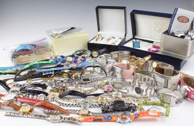 LOT 50 LADIES QUARTZ WATCHES - GENEVA TIMEX FOSSIL: LOT 50 LADIES QUARTZ WATCHES - GENEVA TIMEX FOSSIL Lot of 50 ladies quartz watches. Including Casio, Seiko, Waltham, Pulsar, Fossil, Timex, Geneva, Sarah Coventry, and Anne Klein. Also includes a Goss
