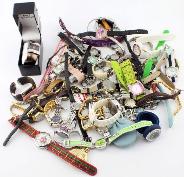LOT OF 60+ WOMENS QUARTZ WRIST WATCHES: LOT OF 60+ WOMENS QUARTZ WRIST WATCHES Grouping of 60 Women's quartz wrist watches including; Pulsar, Seville, Osiroch, Neveda, Anne Klein, Timex, and more. Size: N/A, Est. 50-150, Lot: 32350