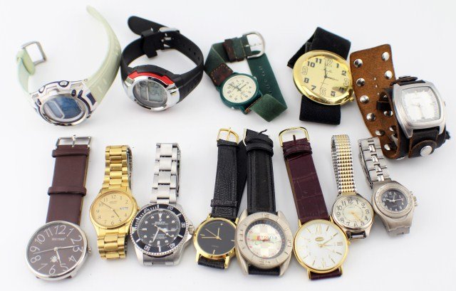 LOT OF 13 MENS QUARTZ WRIST WATCHES FOSSIL: LOT OF 13 MENS QUARTZ WRIST WATCHES FOSSIL A grouping of 13 men's wrist watches. Including Fossil, Timex, Guess, Carriage, Seiko, and more. Size: N/A, Est. 50-150, Lot: 32351