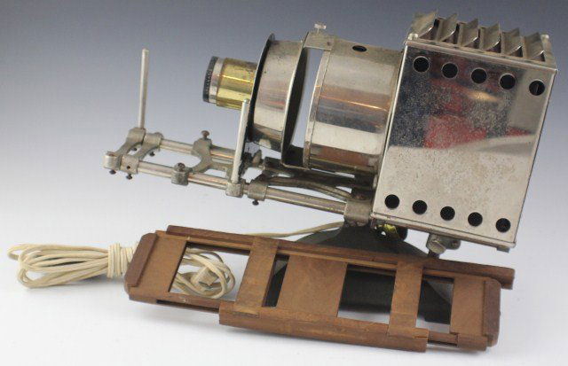DELINEASCOPE SLIDE PROJECTOR SPENCER LENS COMPANY: DELINEASCOPE SLIDE PROJECTOR SPENCER LENS COMPANY Delineascope Slide Projector 500 watts by Spencer Lens Co. Buffalo, NY circa 1940. Views slides 3.25 x 4". Comes with wooden slide holder and extra le