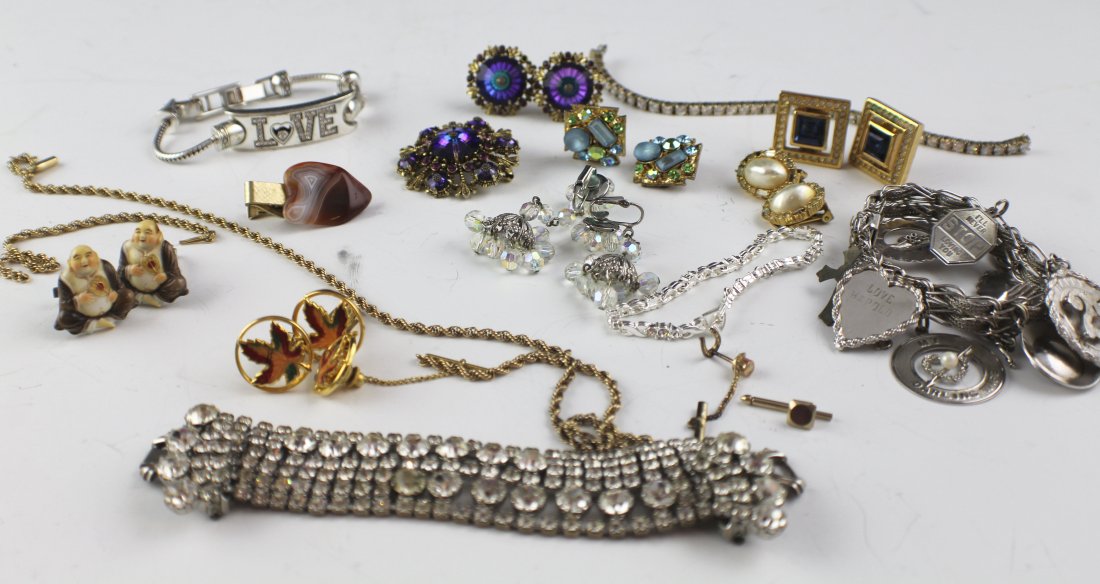 25+ COSTUME JEWELRY MIXED LOT: 25+ COSTUME JEWELRY MIXED LOT Vintage rhinestone and beaded earrings, necklaces, and bracelets. Sterling marked charm bracelet, a couple of cufflinks, tie clip and pins. Est. 40-80, Lot: 32265a