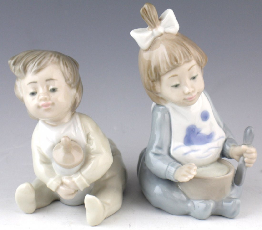 LLADRO NAO SOUPTIME & BEDTIME SNACK: LLADRO NAO SOUPTIME & BEDTIME SNACK Lladro Nao, Souptime, 4", Issue Year: 1992, Sculptor: José Puche. Bedtime snack, 5", Issue Year: 1992, Sculptor: José Puche. Size: varies Est. $ 50-150 Lot 31219