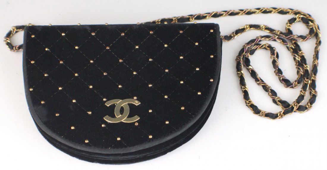 VINTAGE CHANEL VELVET BEADED EVENING BAG: VINTAGE CHANEL VELVET BEADED EVENING BAG Vintage velvet Chanel evening bag. Front features gold thread in square pattern, accented by bronze colored beads. The strap features gold colored chain thread
