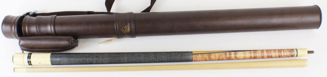 VINTAGE MEUCCI ORIGINALS POOL CUE IN LEATHER CASE: VINTAGE MEUCCI ORIGINALS POOL CUE IN LEATHER CASE Meucci Originals two piece pool cue with wood inlay and Irish linen wrap in a brown New Image leather case. Size: 58" Est. $ 100-200 Lot 31682