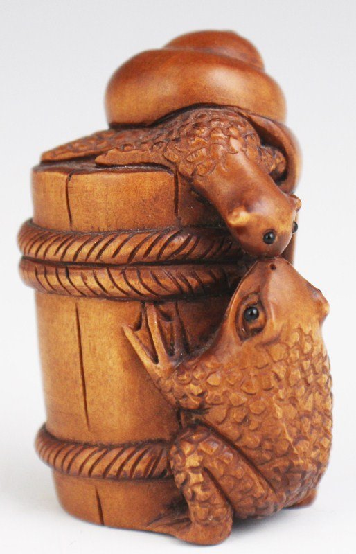 JAPANESE CARVED WOOD NETSUKE FROG & SNAIL: JAPANESE CARVED WOOD NETSUKE FROG & SNAIL Carved wooden Japanese netsuke figure of a snail and a frog. 20th century. Size: 2" Est. $40-60 Lot: 33061