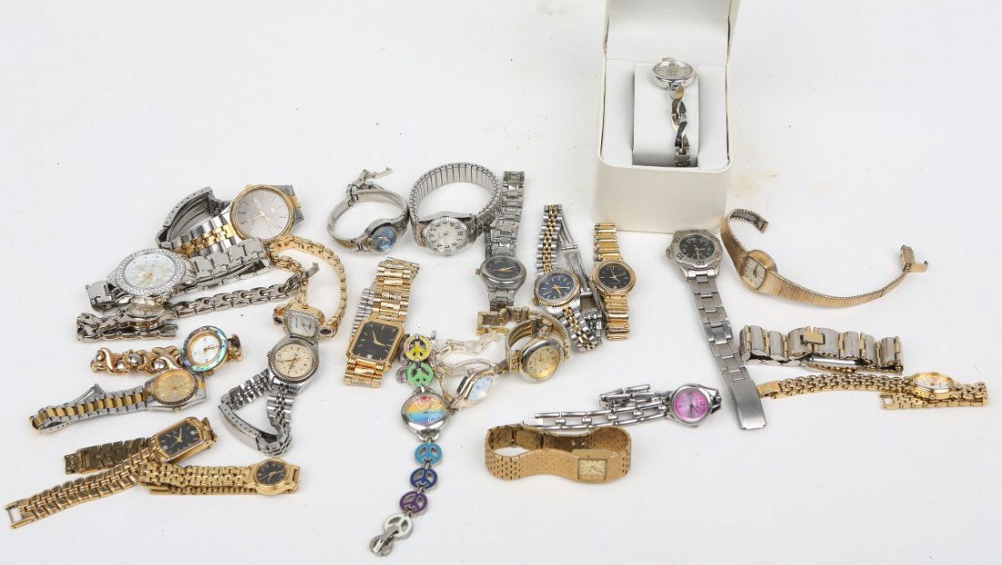 LOT OF 25 WOMENS WRIST WATCHES SEKIO KR ELGIN: LOT OF 25 WOMENS WRIST WATCHES SEKIO KR ELGIN Grouping of ladies wrist watches featuring Kim Rogers, Timex, Carriage, Elgin, Sekio, Fossil, Halston, and mroe. Est. $40-80 Lot: 33091