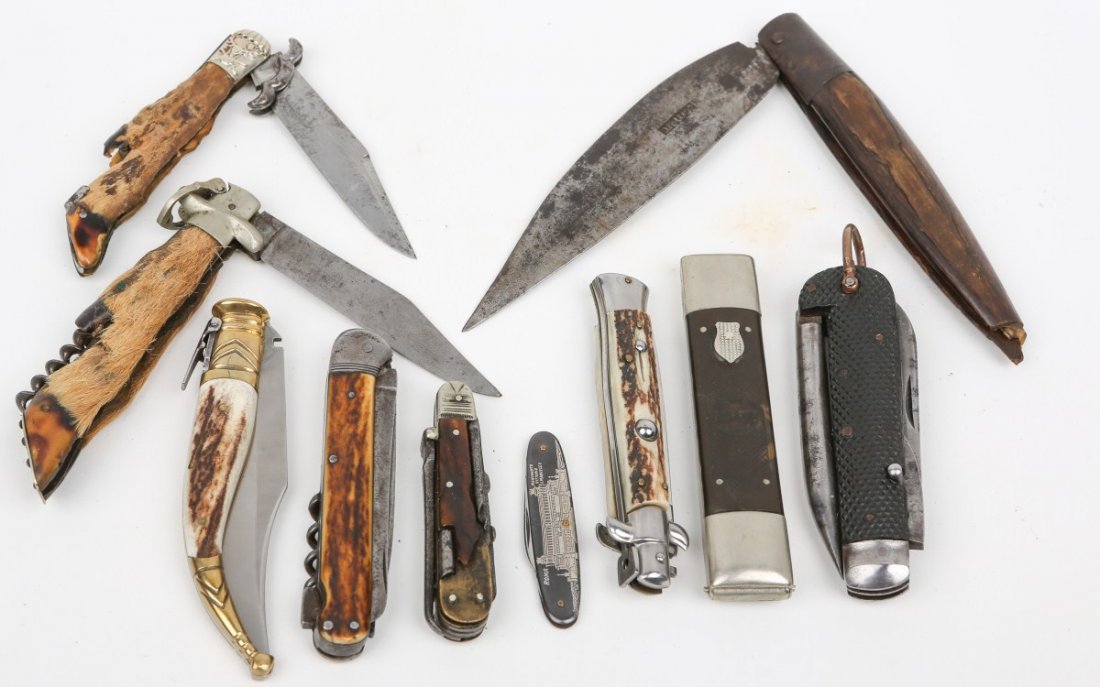 LOT OF 10 VINTAGE POCKET & FOLDING KNIVES: LOT OF 10 VINTAGE POCKET & FOLDING KNIVES A mixed lot of knives including unnamed examples. Spanish "Joker". Neft Safety knife, 1939 dated military issue pocket knife, Wadsworth Deerfoot knife, German