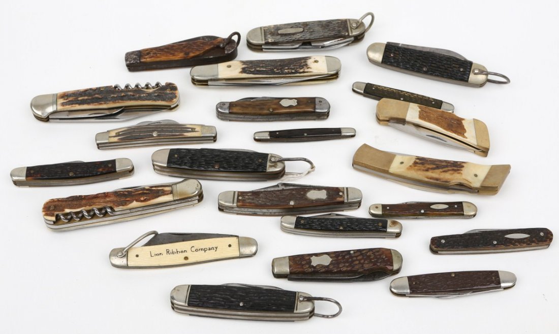 LARGE LOT OF 22 POCKET KNIVES RODGERS CASE GERBER: LARGE LOT OF 22 POCKET KNIVES RODGERS CASE GERBER Large Lot of 22 pocket knives to include the following makers; Colt, Old Camillus, Syracuse Knife Comp, Sheffield, WM Rodgers, Ransa, Electric Cutlery